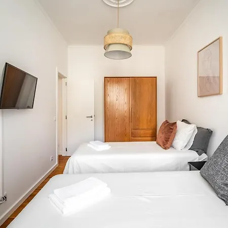 Akicity Real Charm * Lisbon